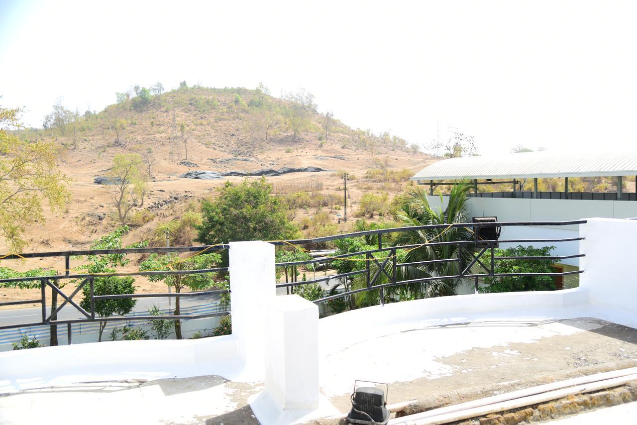 River Touch Resort Silvassa Esterno foto