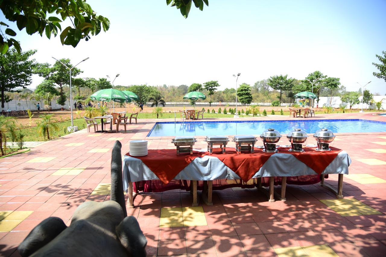 River Touch Resort Silvassa Esterno foto