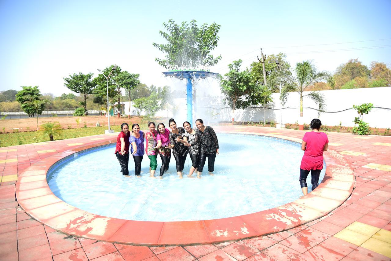 River Touch Resort Silvassa Esterno foto