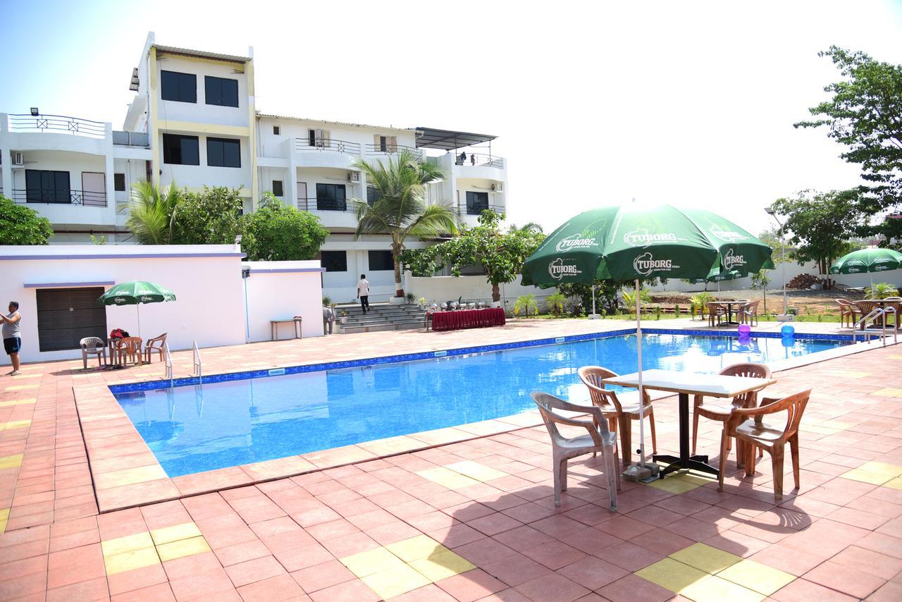 River Touch Resort Silvassa Esterno foto