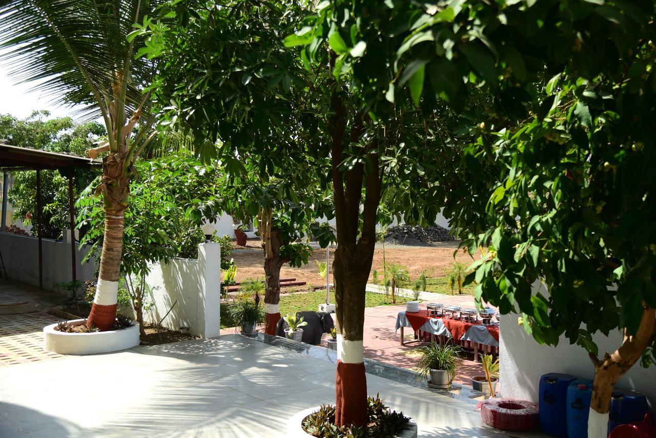 River Touch Resort Silvassa Esterno foto