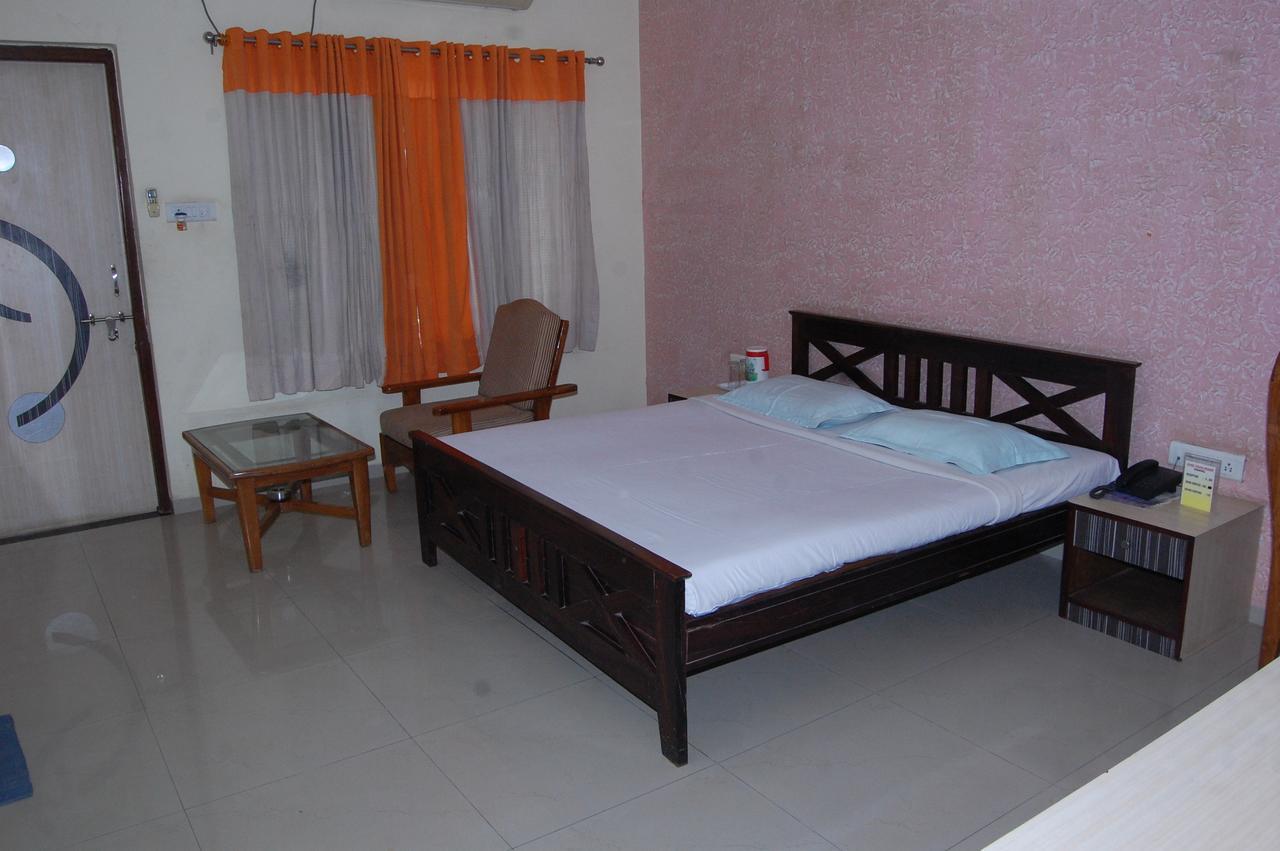 River Touch Resort Silvassa Esterno foto